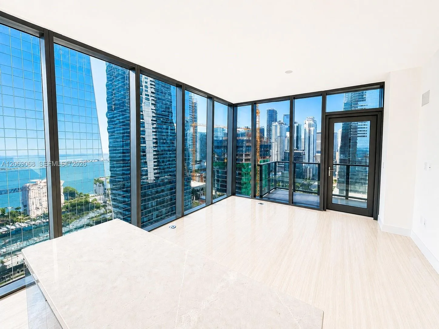 Foto de propiedad en 1451 Brickell Avenue 2706, Miami, FL 33131 Miami con MLS# 