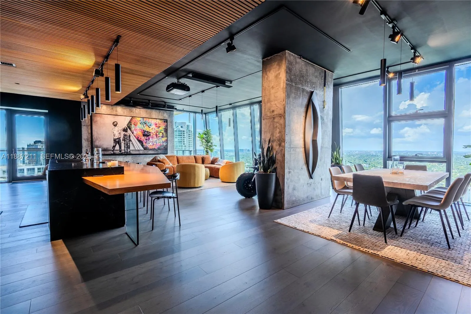 Foto de propiedad en 1451 Brickell Avenue 3903, Miami, FL 33131 Miami con MLS# 