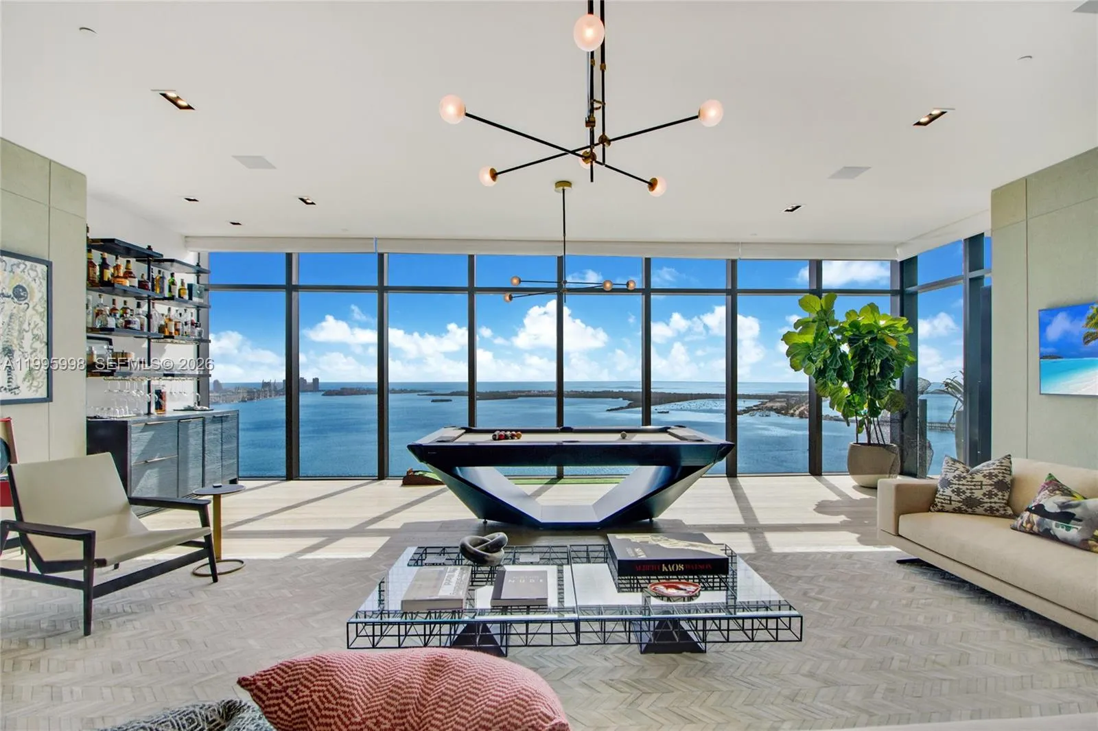 Foto de propiedad en 1451 Brickell Avenue 4301, Miami, FL 33131 Miami con MLS# 