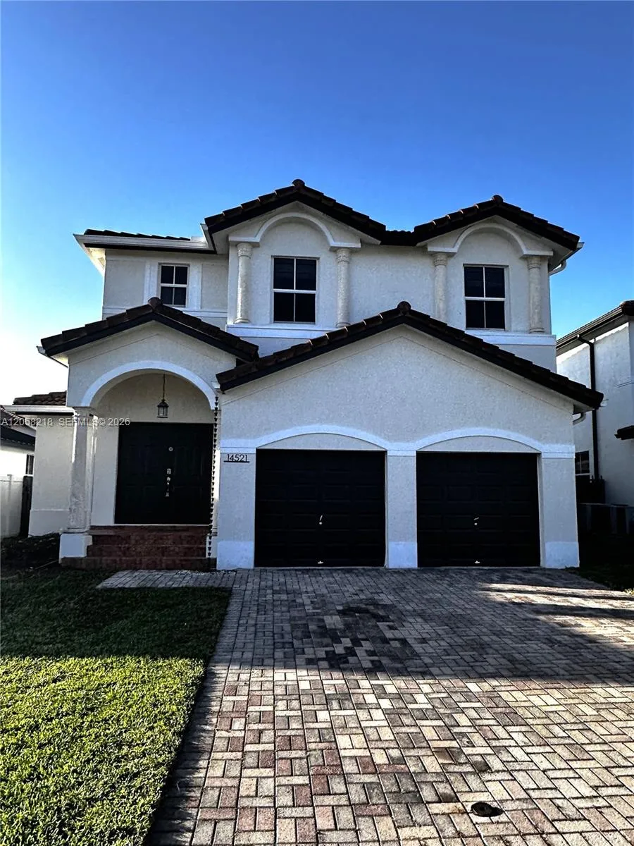 Foto de propiedad en 14521 SW 13th Terrace, Miami, FL 33184 Miami con MLS# 