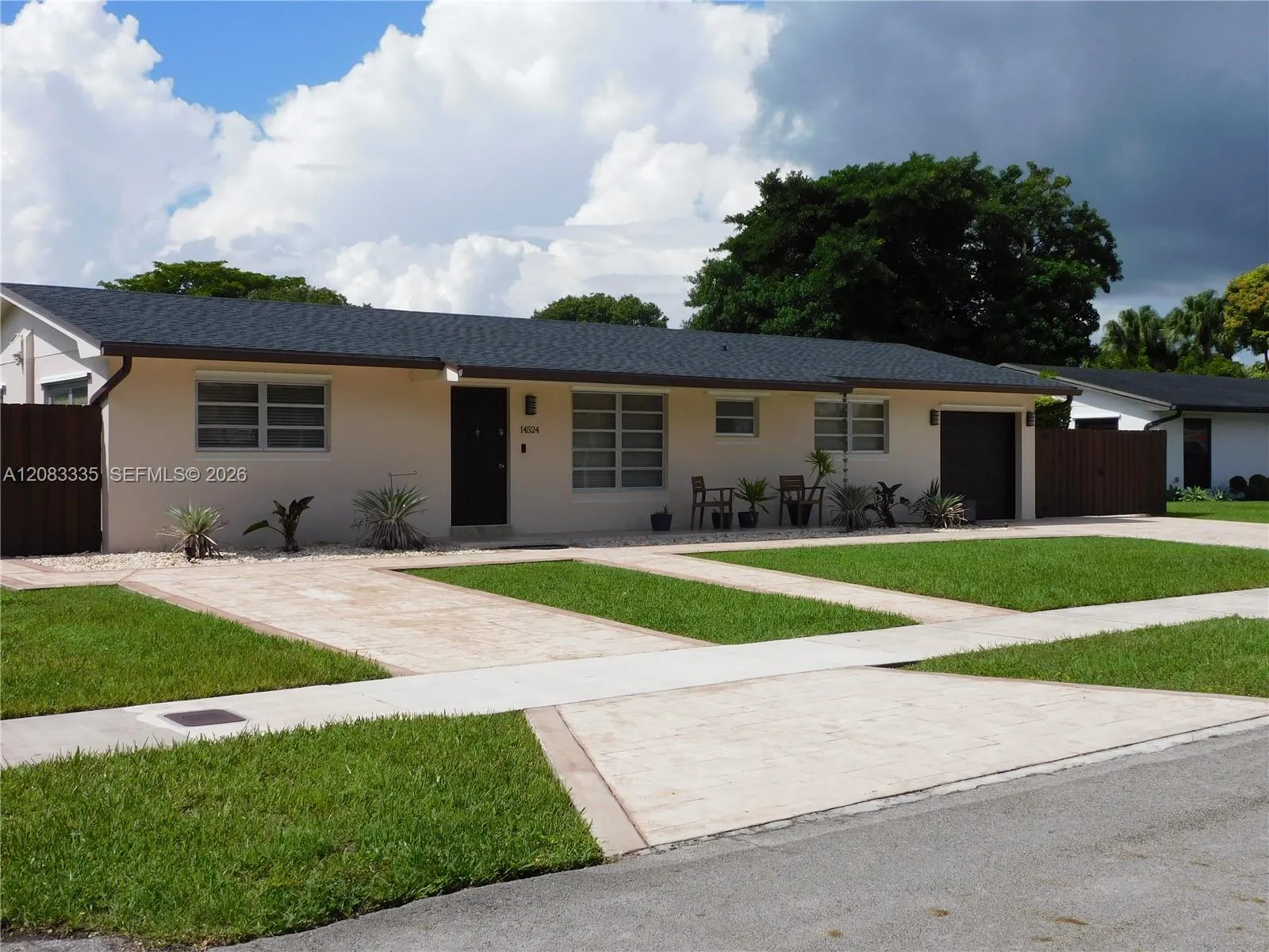 Foto de propiedad en 14524 SW 80th Street, Miami, FL 33183 Miami con MLS# 