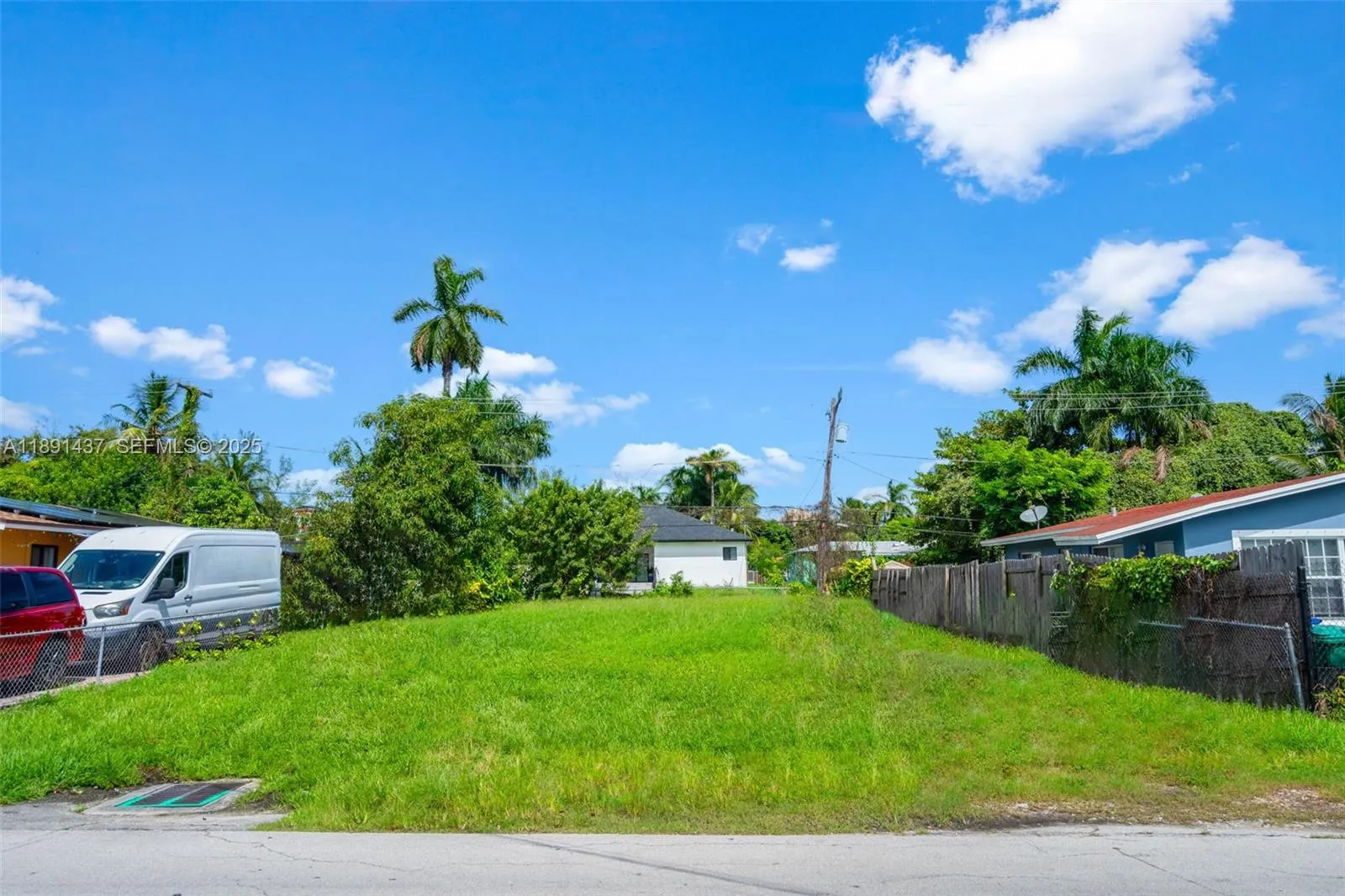 Foto de propiedad en 1453 NE 117th Street, Miami, FL 33161 Miami con MLS# 