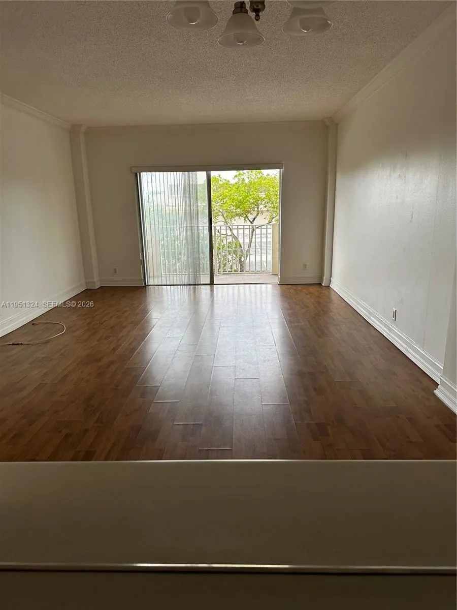 Foto de propiedad en 1455 N Treasure Drive 2C, North Bay Village, FL 33141 North Bay Village con MLS# 