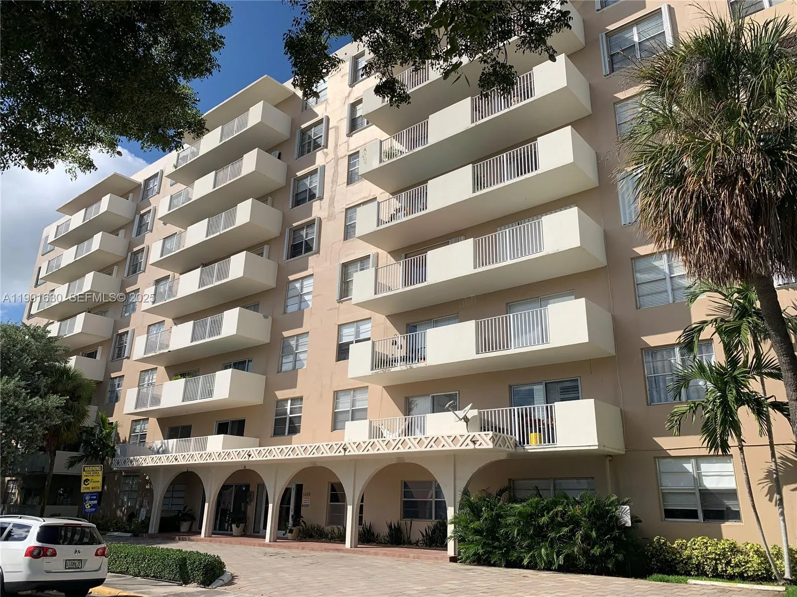 Foto de propiedad en 1455 N Treasure Drive 2M, North Bay Village, FL 33141 North Bay Village con MLS# 