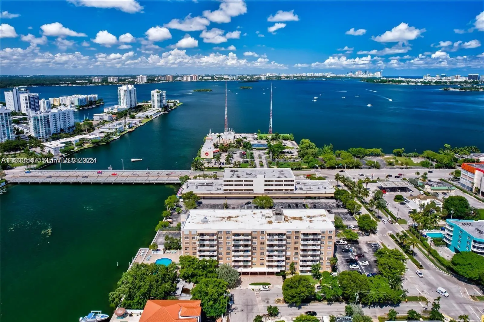 Foto de propiedad en 1455 N Treasure Drive 3R, North Bay Village, FL 33141 North Bay Village con MLS# 