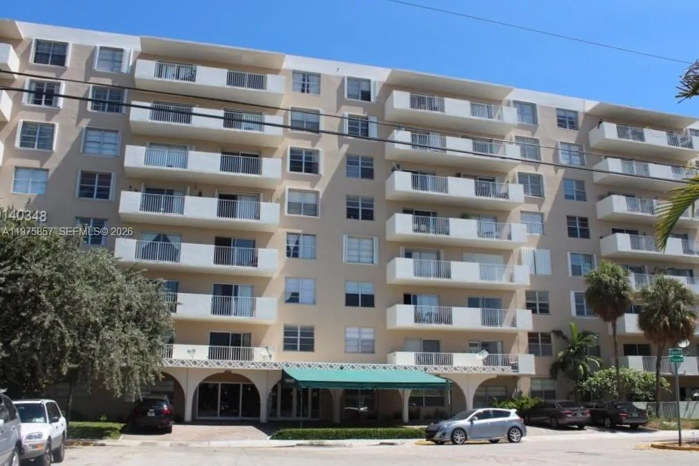 Foto de propiedad en 1455 N Treasure Drive 4L, North Bay Village, FL 33141 North Bay Village con MLS# 