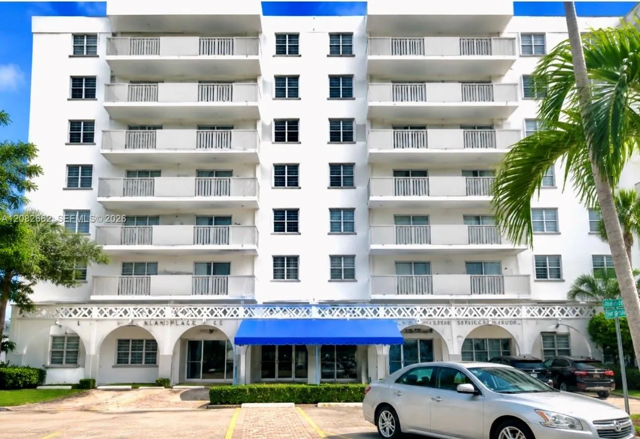 Foto de propiedad en 1455 N Treasure Drive 4M, North Bay Village, FL 33141 North Bay Village con MLS# 