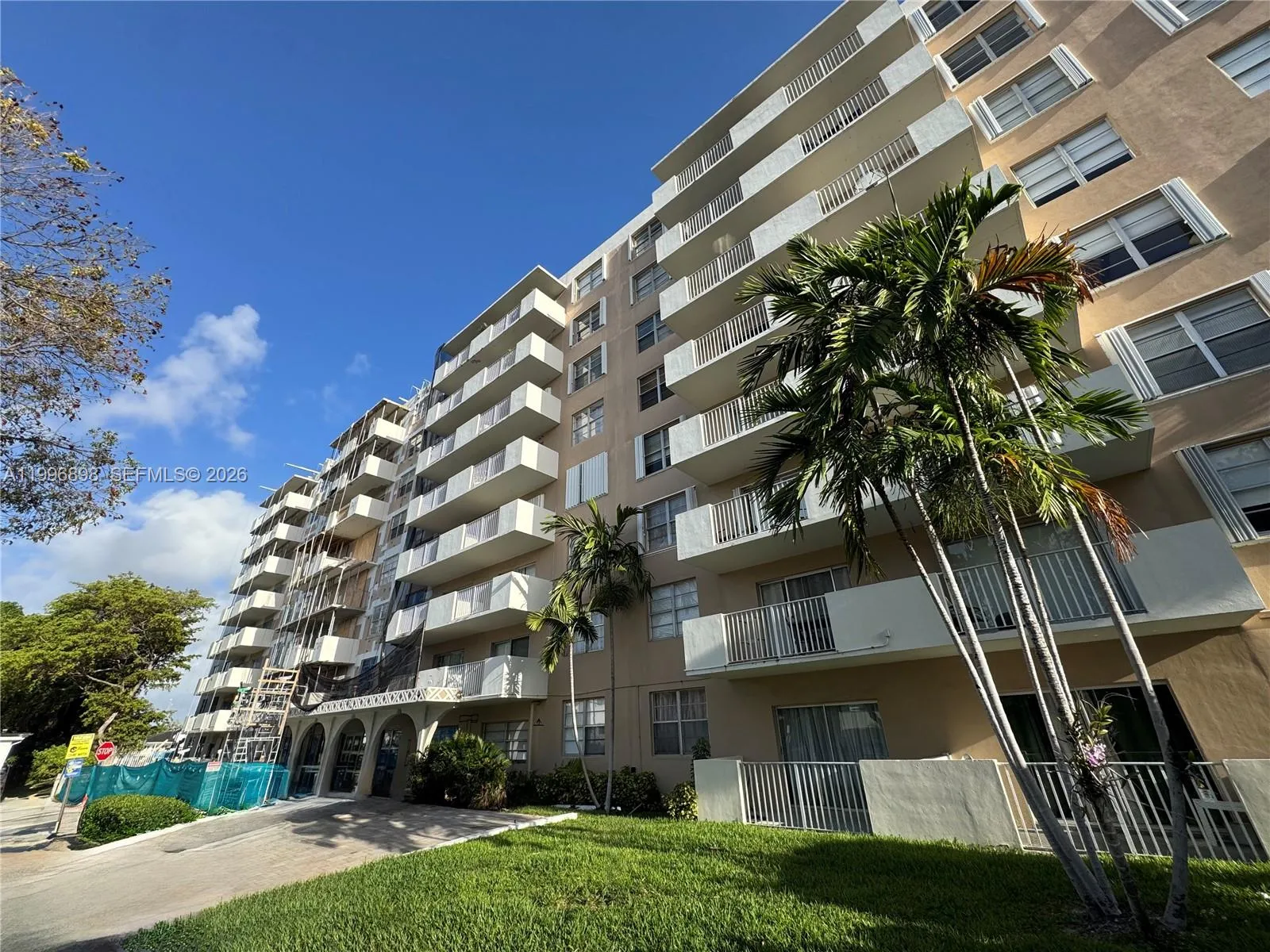 Foto de propiedad en 1455 N Treasure Drive 7B, North Bay Village, FL 33141 North Bay Village con MLS# 
