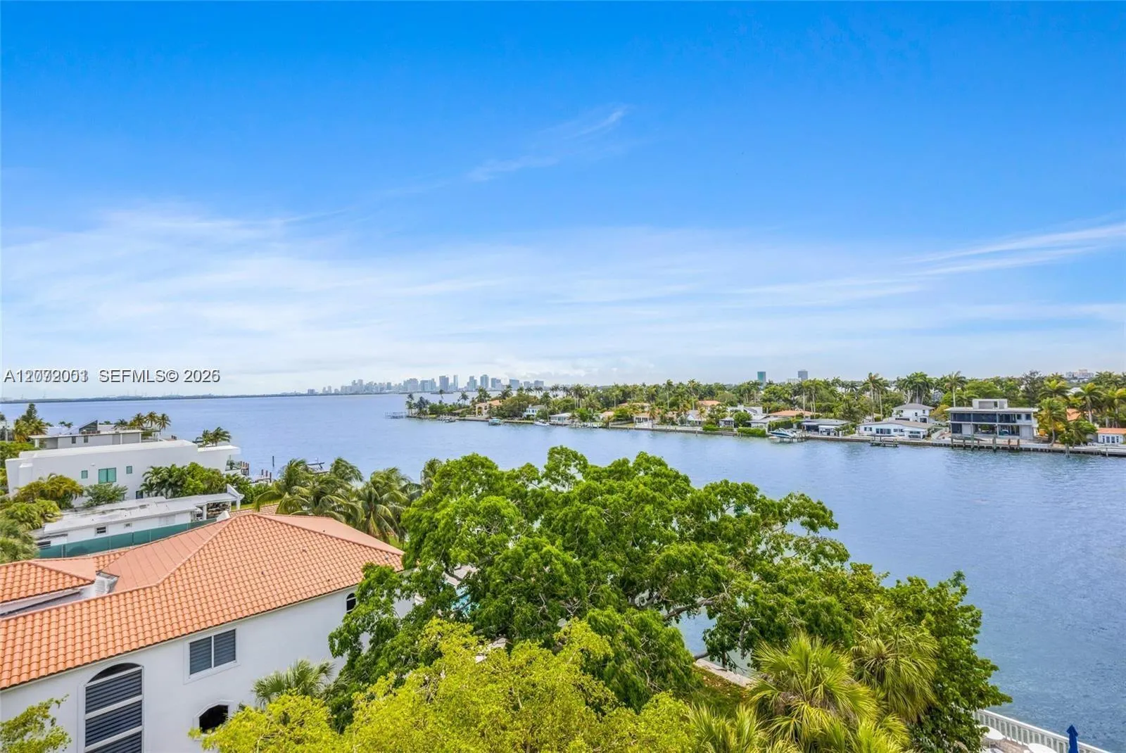 Foto de propiedad en 1455 N Treasure Drive 7J, North Bay Village, FL 33141 North Bay Village con MLS# 