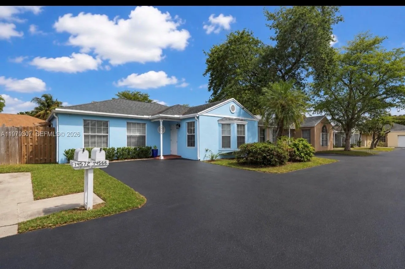 Foto de propiedad en 14566 SW 124th Place, Miami, FL 33186 Miami con MLS# 