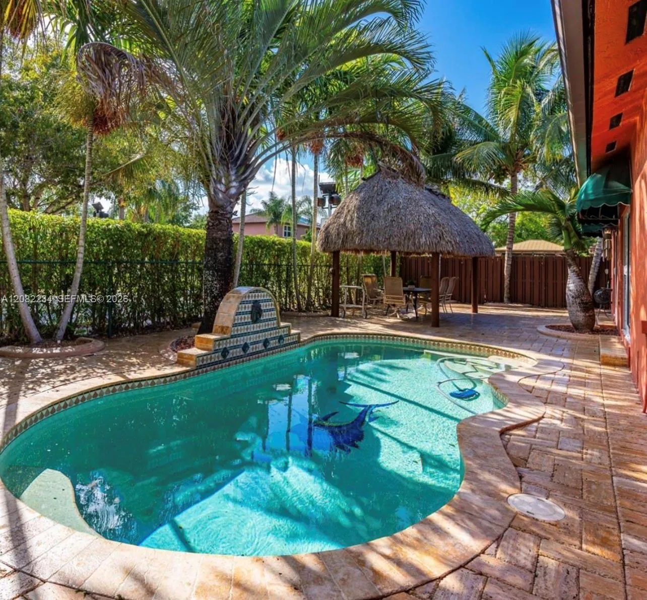 Foto de propiedad en 14571 SW 160th Court, Miami, FL 33196 Miami con MLS# 