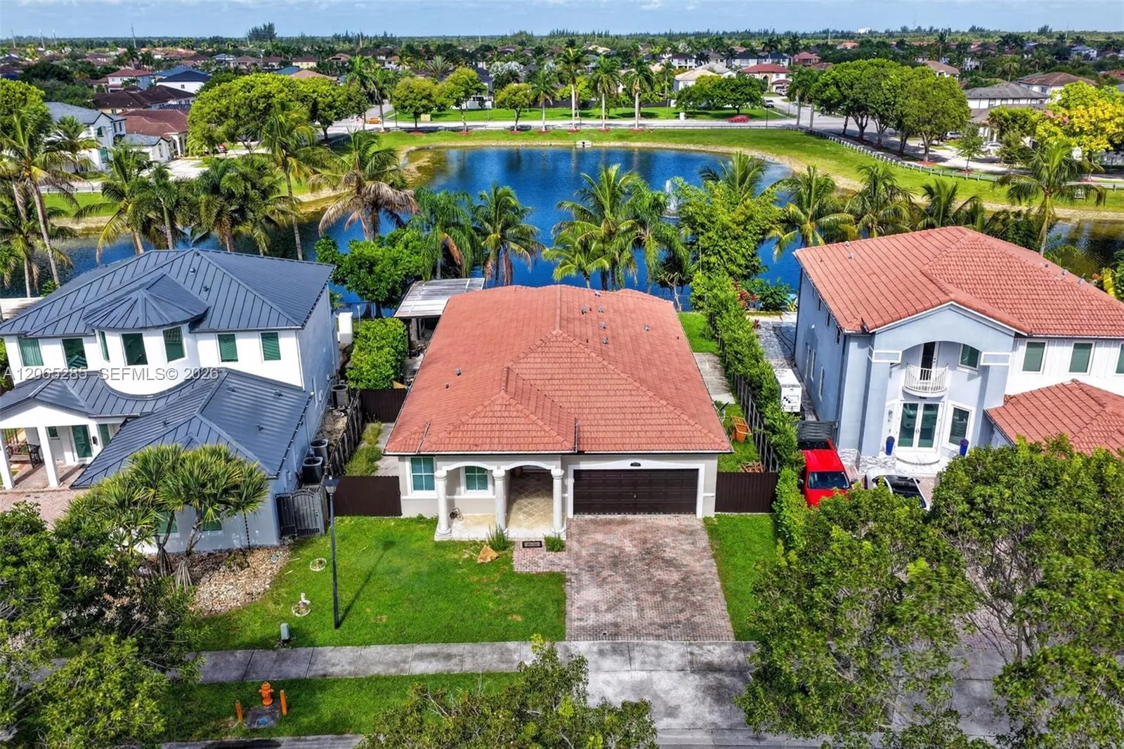 Foto de propiedad en 1458 SW 150th Avenue, Miami, FL 33194 Miami con MLS# 