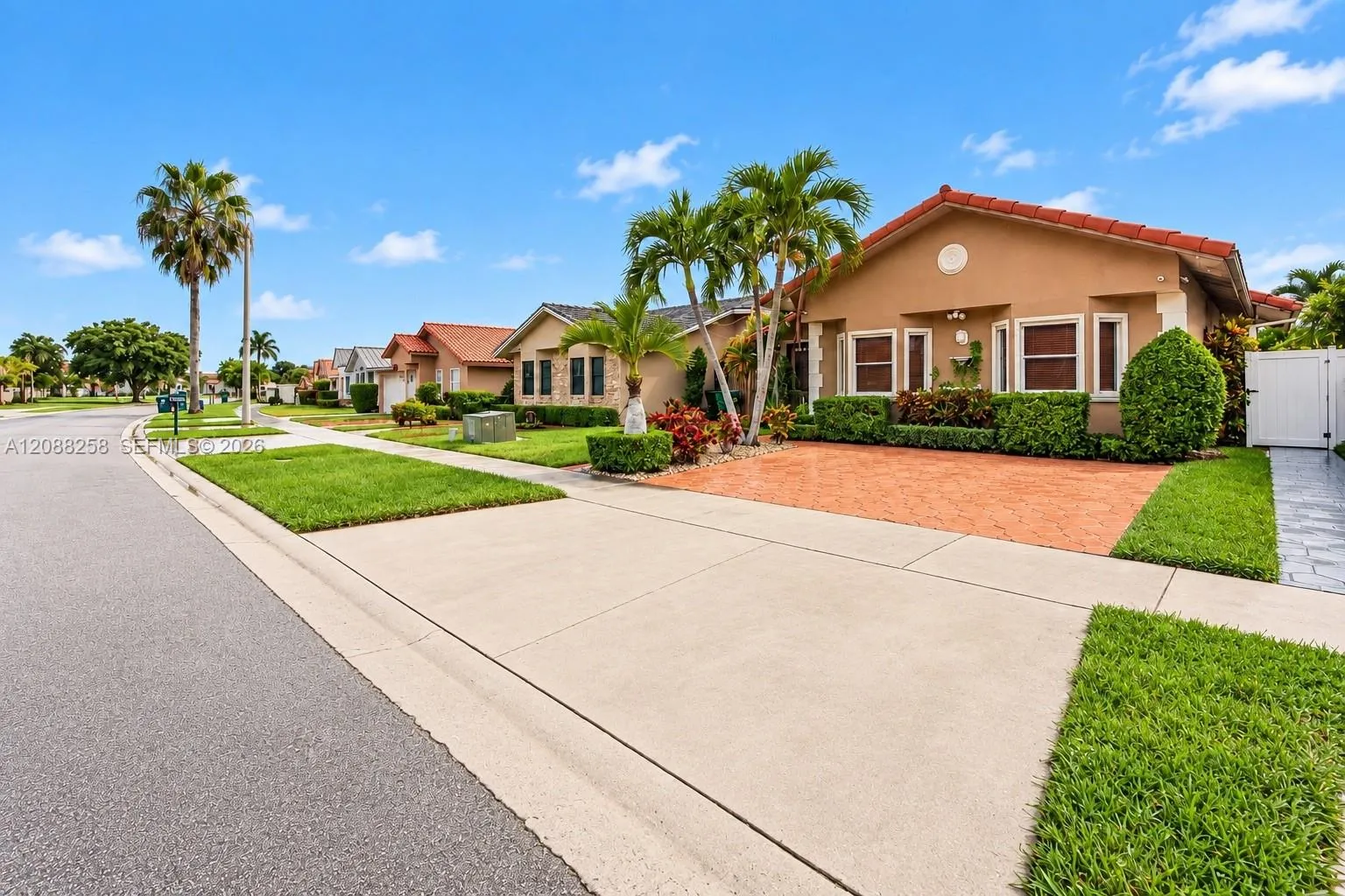 Foto de propiedad en 14590 SW 51st Street 0, Miami, FL 33175 Miami con MLS# 