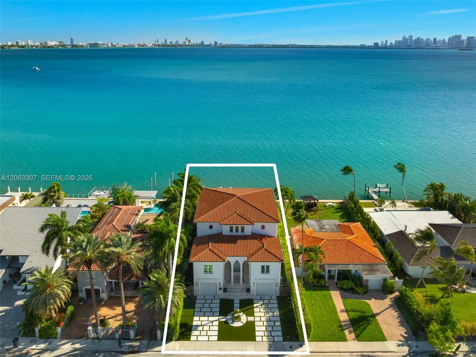 En Venta 1460 S Treasure Drive, North Bay Village, FL 33141, North Bay Village, FL 33141