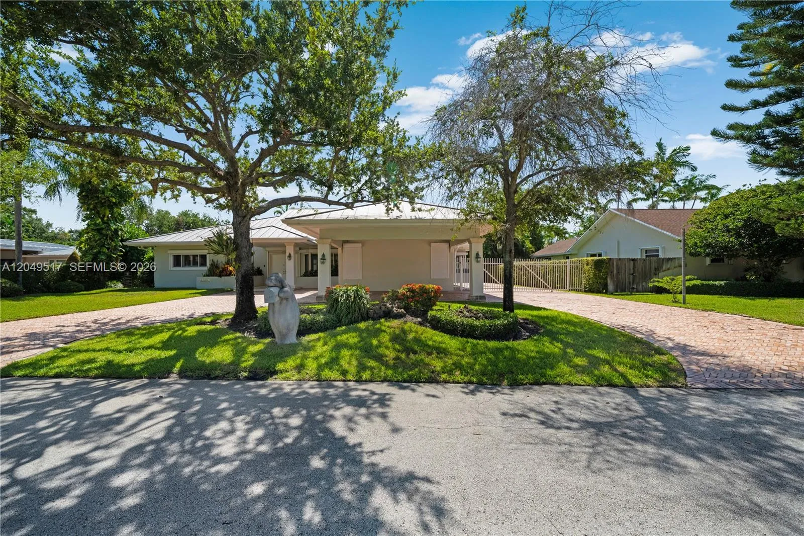 Foto de propiedad en 14601 Pompano Drive, Coral Gables, FL 33158 Coral Gables con MLS# 