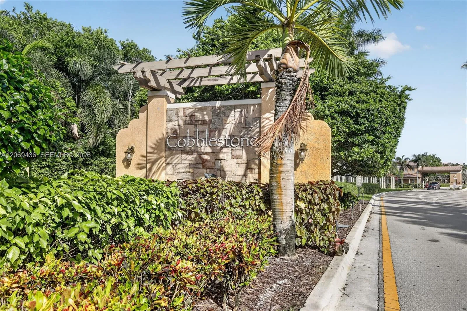 Foto de propiedad en 14601 SW 5th Street, Pembroke Pines, FL 33027 Pembroke Pines con MLS# 