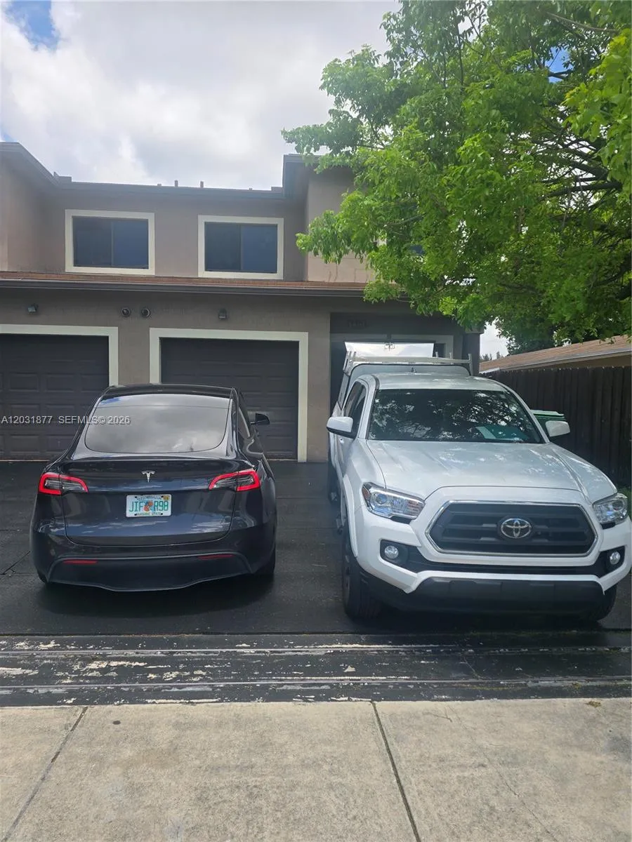 Foto de propiedad en 1461 SW 40th Terrace 1, Fort Lauderdale, FL 33317 Fort Lauderdale con MLS# 