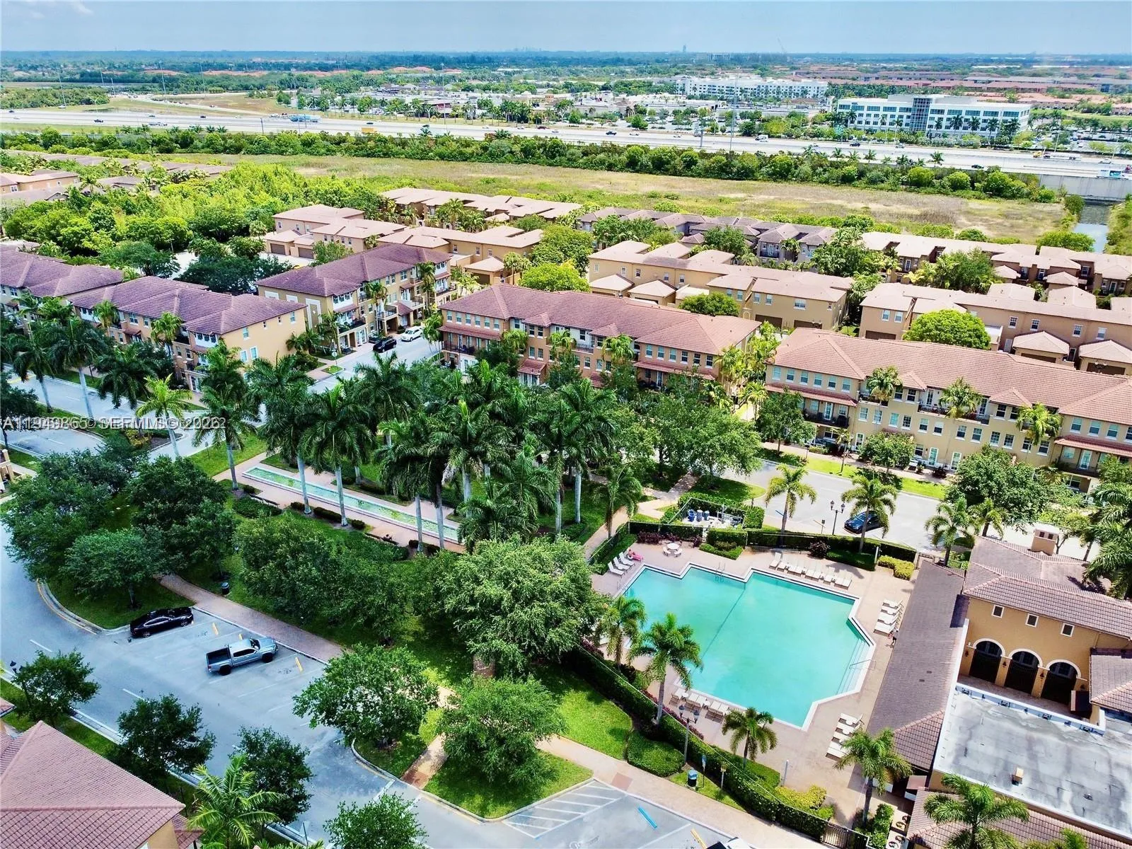 Foto de propiedad en 14615 SW 14th Street 14615, Pembroke Pines, FL 33027 Pembroke Pines con MLS# 