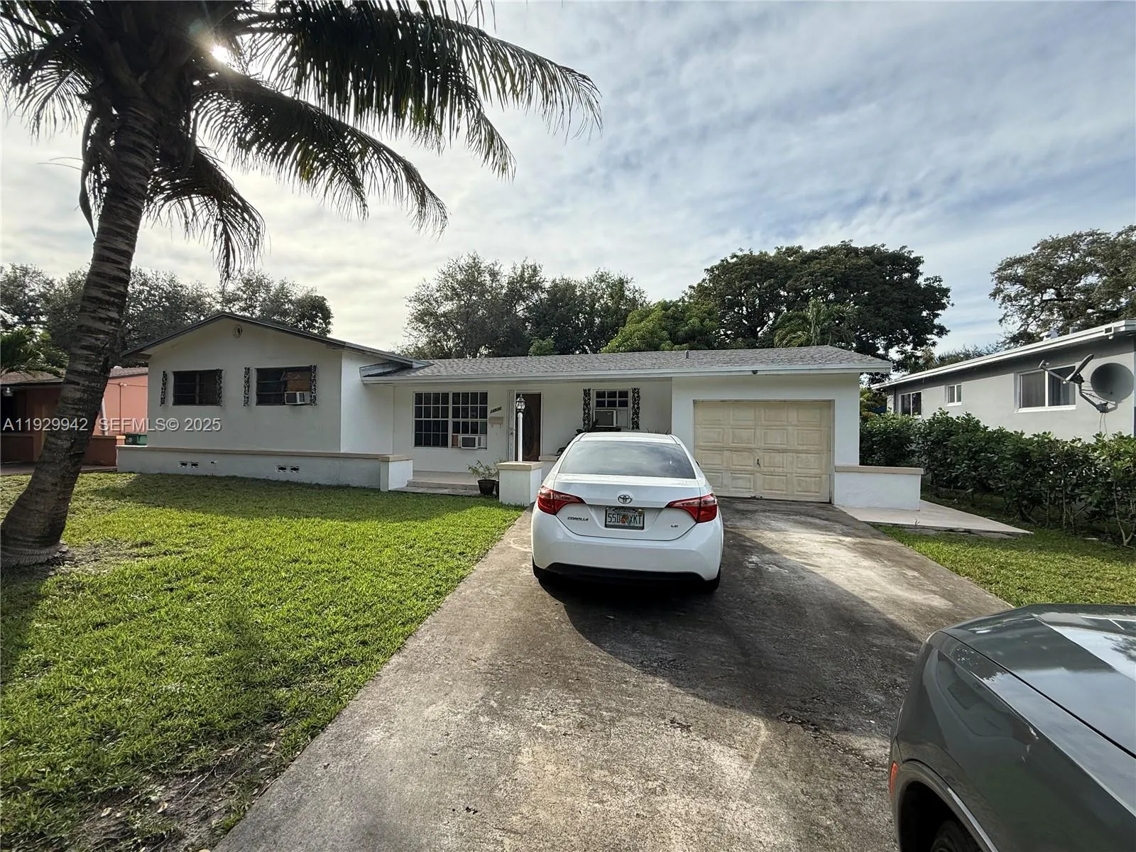 Foto de propiedad en 14630 NE 5th Court, Miami, FL 33161 Miami con MLS# 