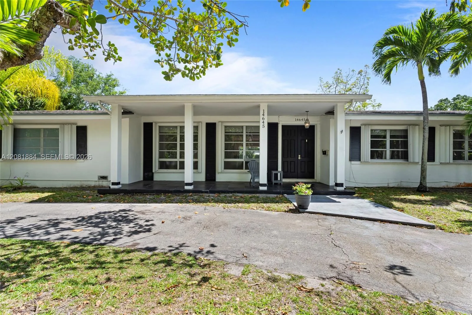 Foto de propiedad en 14645 SW 83rd Avenue, Palmetto Bay, FL 33158 Palmetto Bay con MLS# 