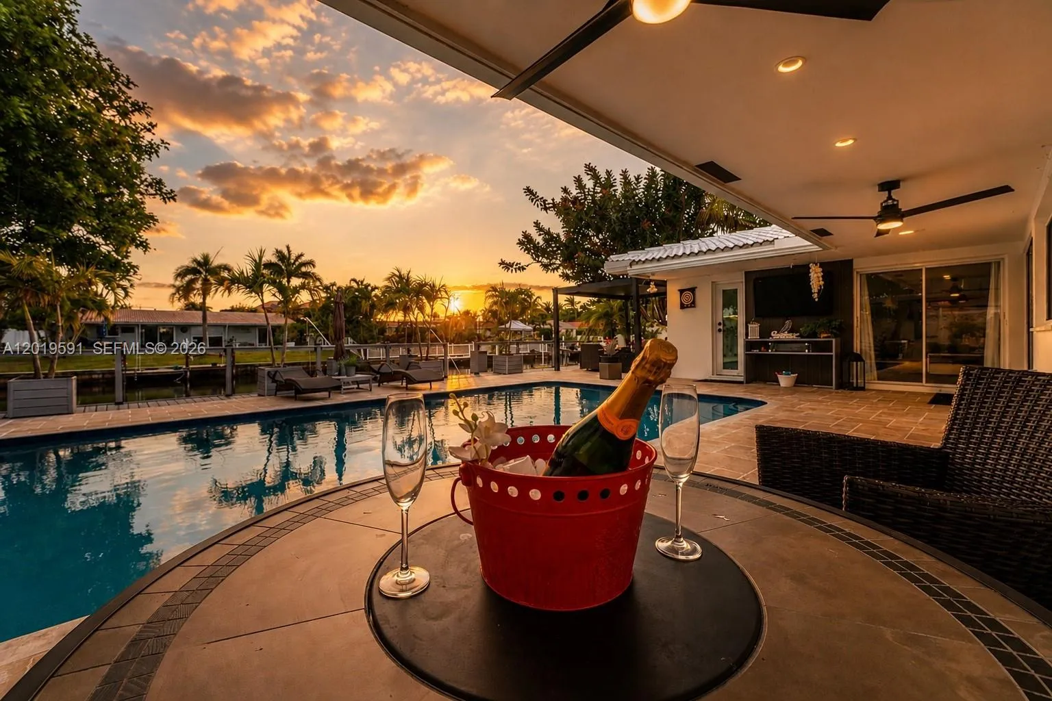 Foto de propiedad en 1465 NE 53rd Street, Fort Lauderdale, FL 33334 Fort Lauderdale con MLS# 