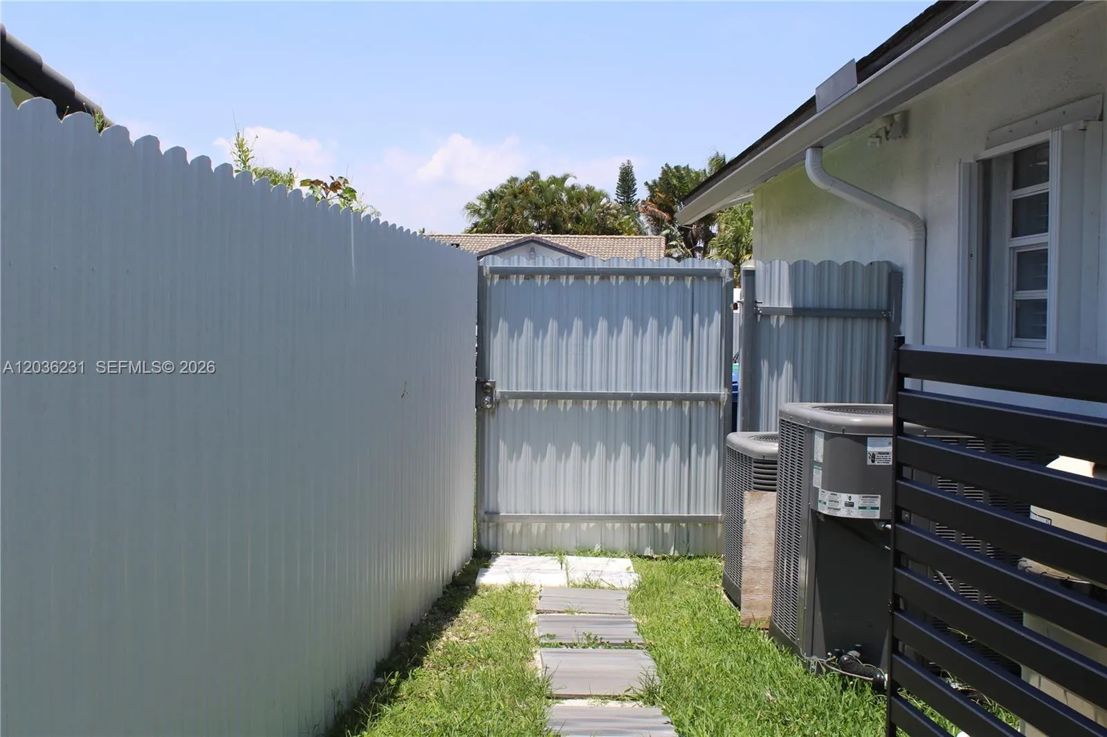 Foto de propiedad en 14670 SW 150th Street A, Miami, FL 33186 Miami con MLS# 
