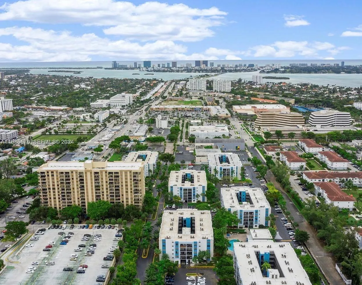 Foto de propiedad en 1470 NE 123rd Street A902, North Miami, FL 33161 North Miami con MLS# 