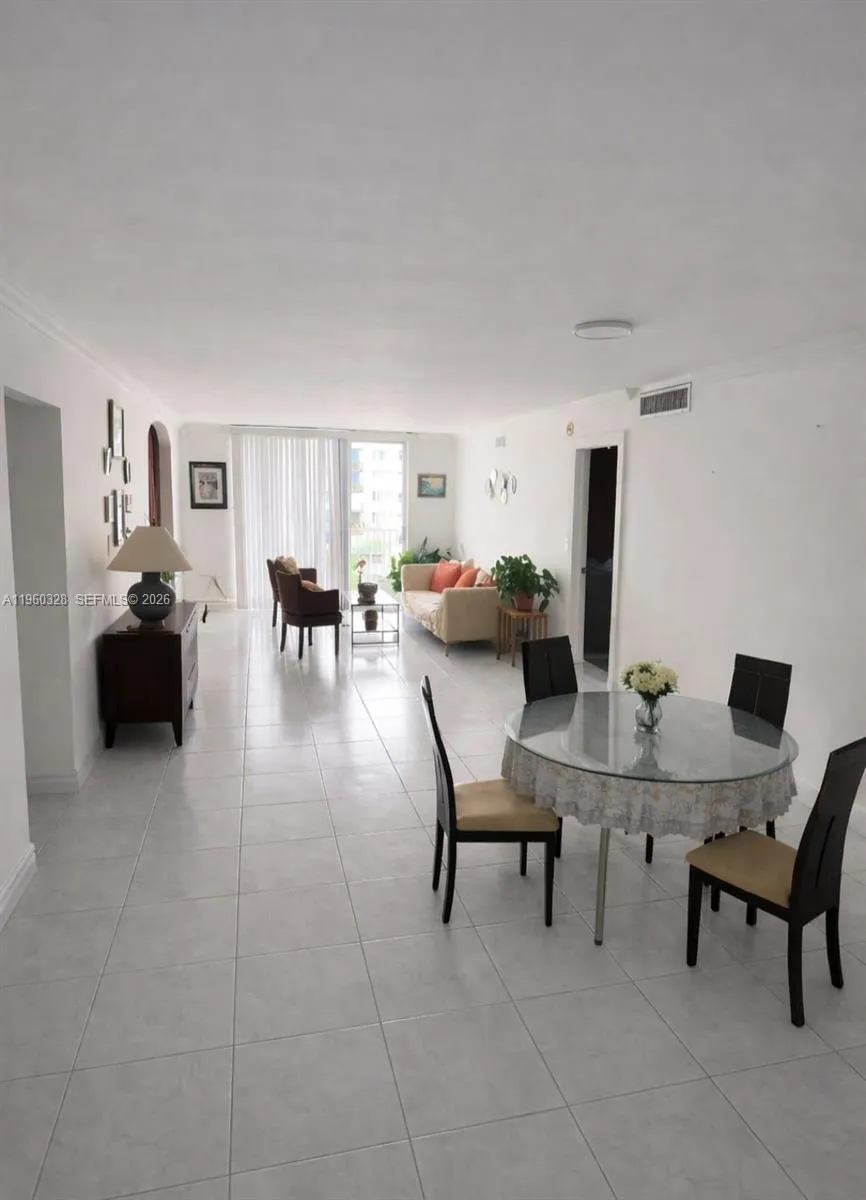 Foto de propiedad en 1470 NE 125th Terrace 701, North Miami, FL 33161 North Miami con MLS# 