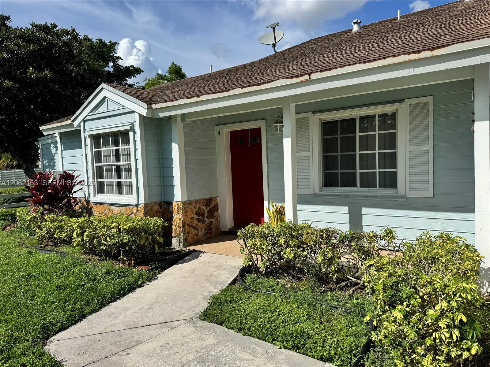 Foto de propiedad en 14700 SW 139th Avenue 4-40, Miami, FL 33186 Miami con MLS# 