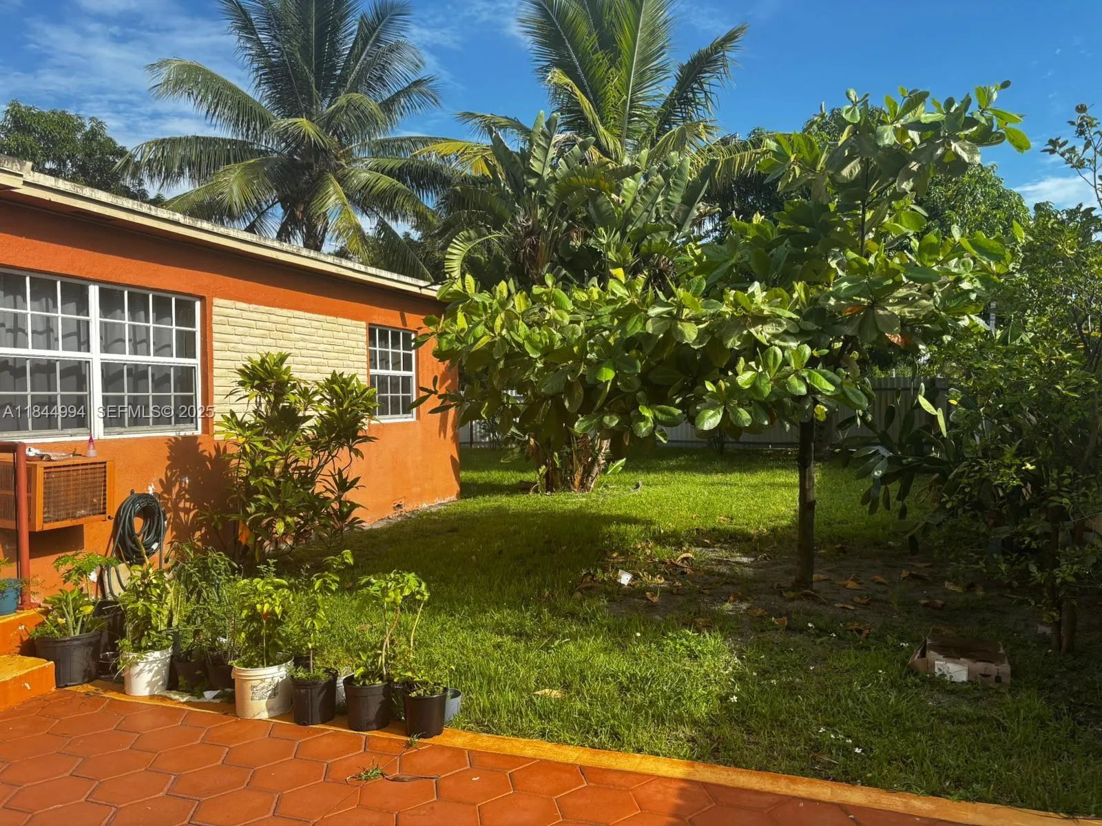 Foto de propiedad en 14701 NW 5th Avenue, Miami, FL 33168 Miami con MLS# 