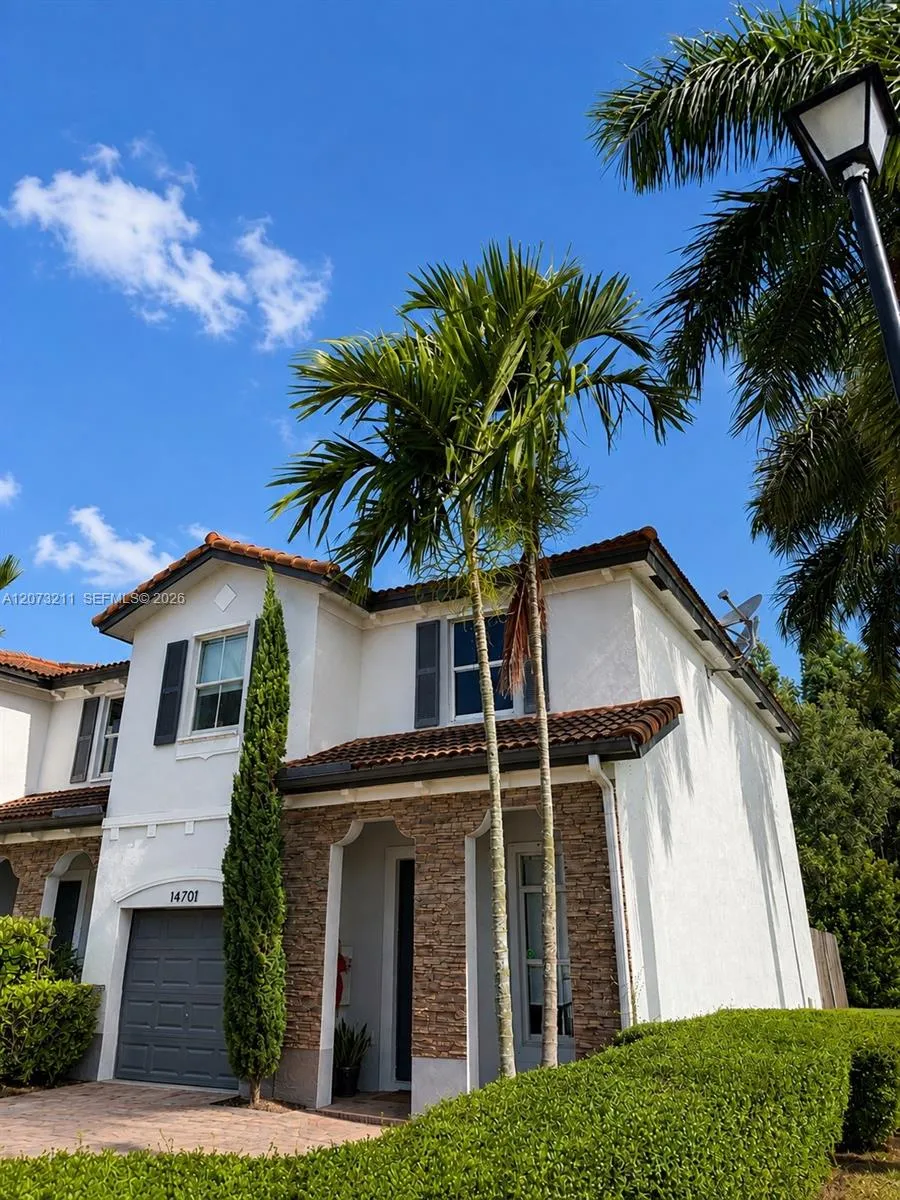 Foto de propiedad en 14701 SW 22nd Terrace, Miami, FL 33185 Miami con MLS# 