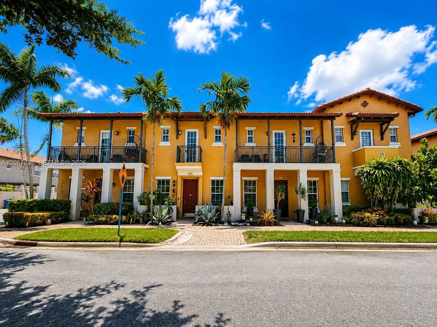 Foto de propiedad en 14708 SW 6th Street 14708, Pembroke Pines, FL 33027 Pembroke Pines con MLS# 