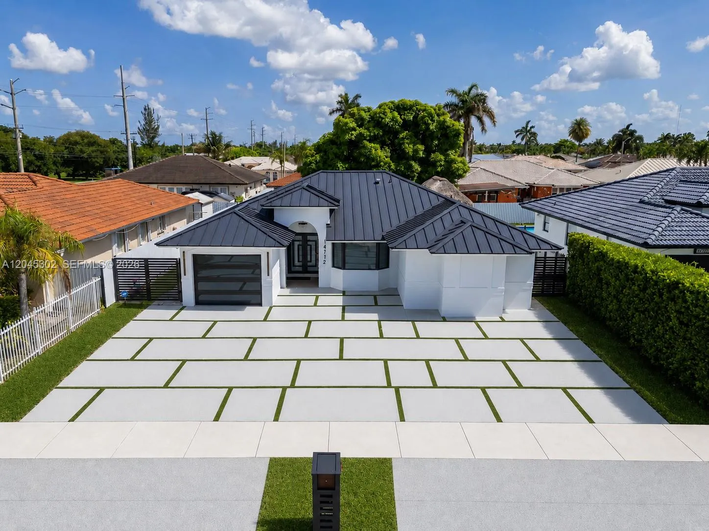 Foto de propiedad en 14712 SW 176th Terrace, Miami, FL 33187 Miami con MLS# 