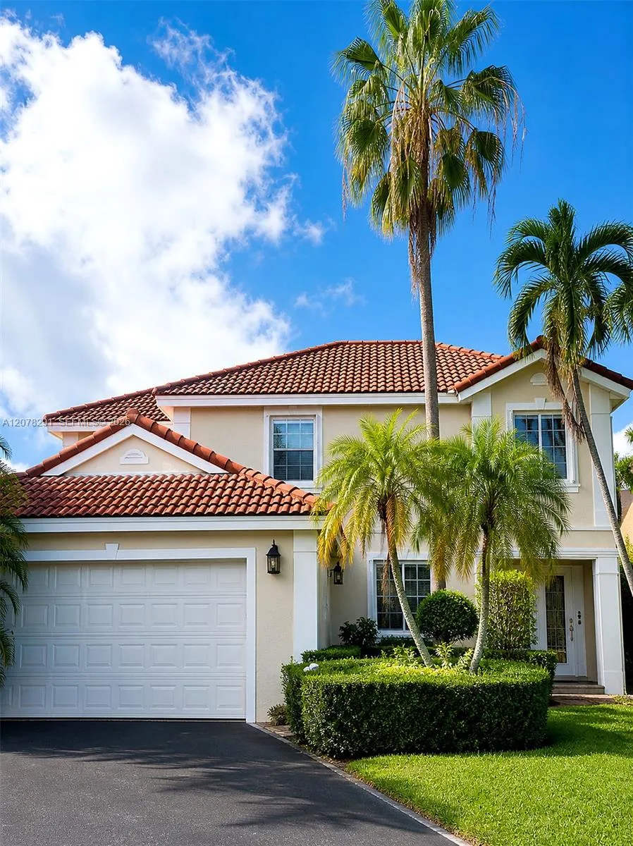 Foto de propiedad en 14719 SW 44th Lane, Miami, FL 33185 Miami con MLS# 