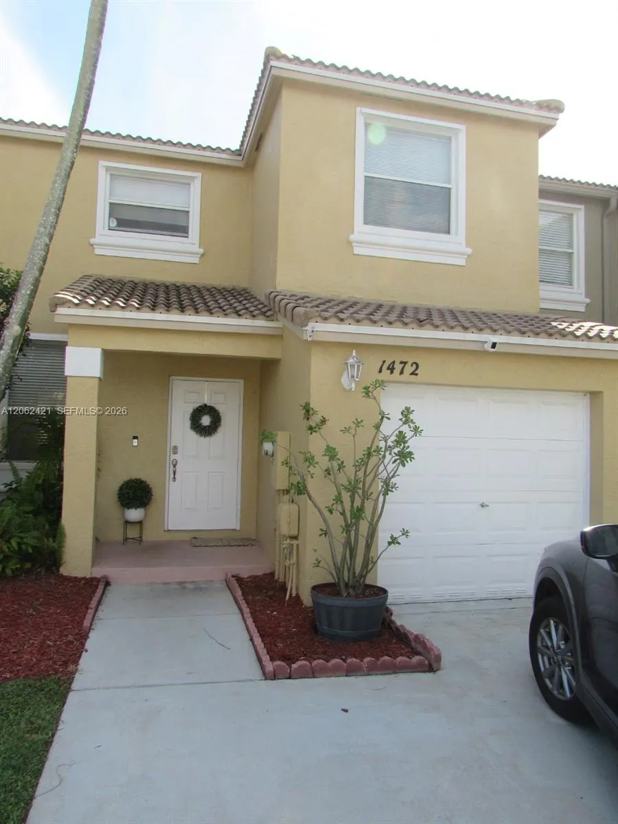 Foto de propiedad en 1472 NW 154th Lane, Pembroke Pines, FL 33028 Pembroke Pines con MLS# 