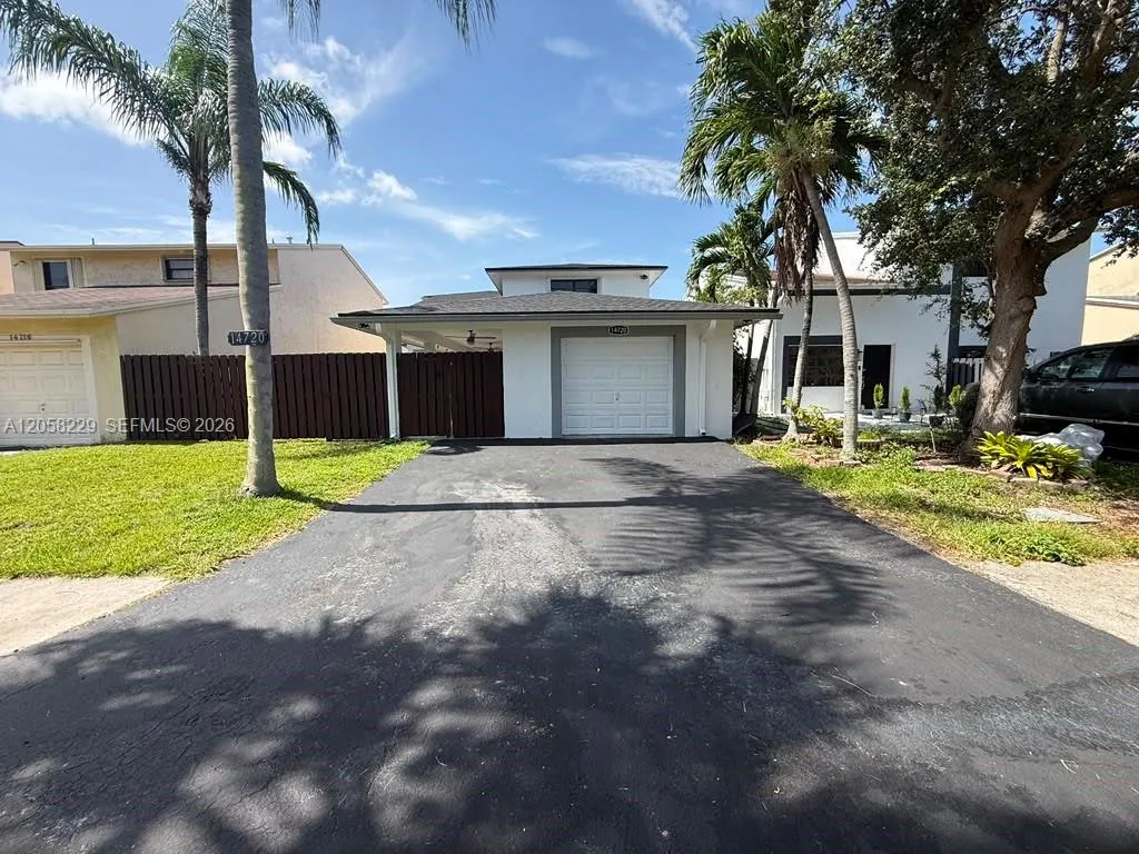 Foto de propiedad en 14720 SW 106th Terrace, Miami, FL 33196 Miami con MLS# 