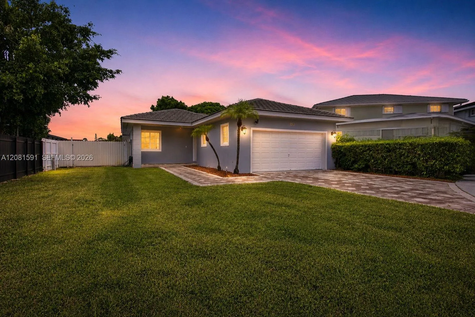 Foto de propiedad en 14720 SW 141st Terrace, Miami, FL 33196 Miami con MLS# 