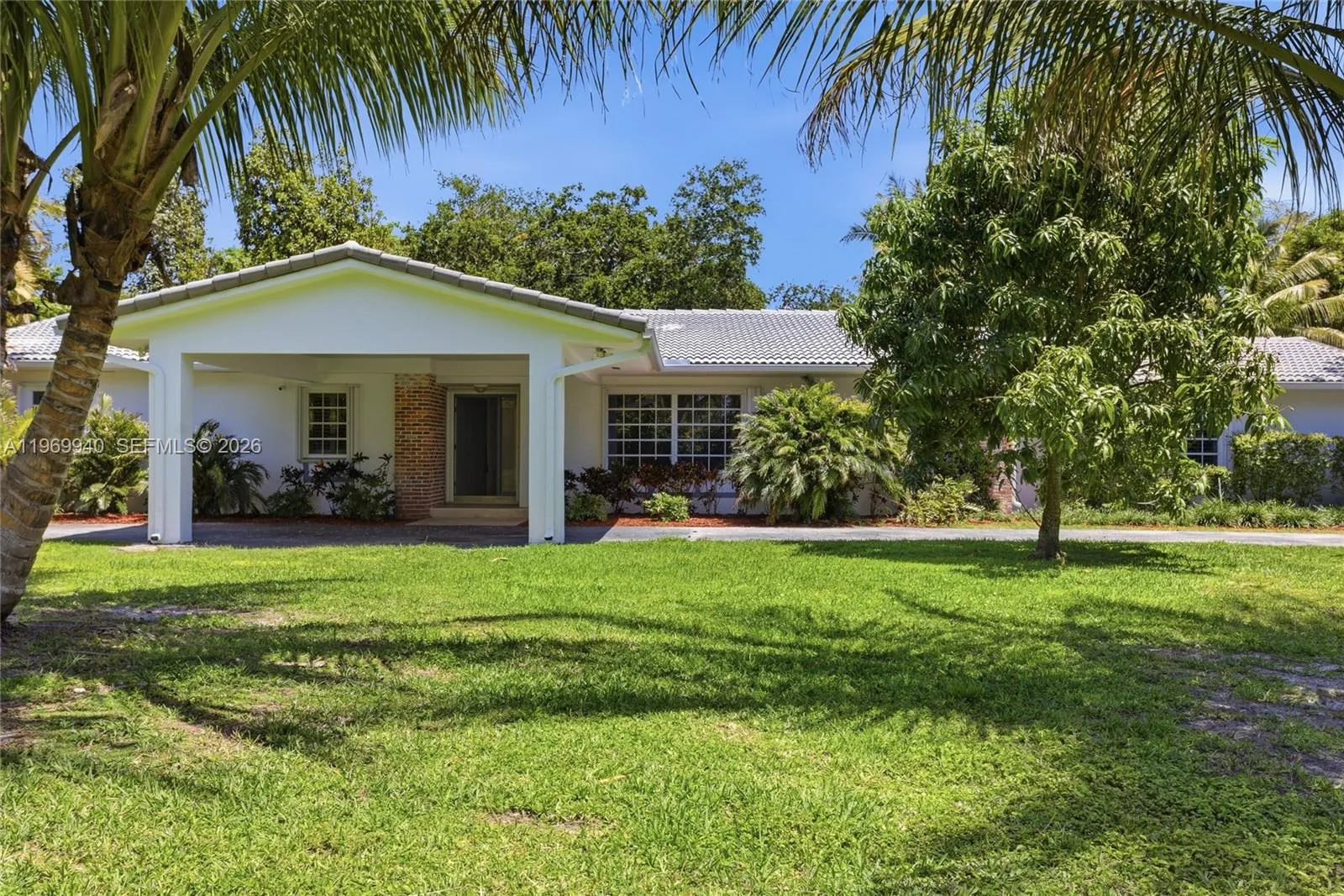 Foto de propiedad en 14721 SW 67th Avenue, Coral Gables, FL 33158 Coral Gables con MLS# 