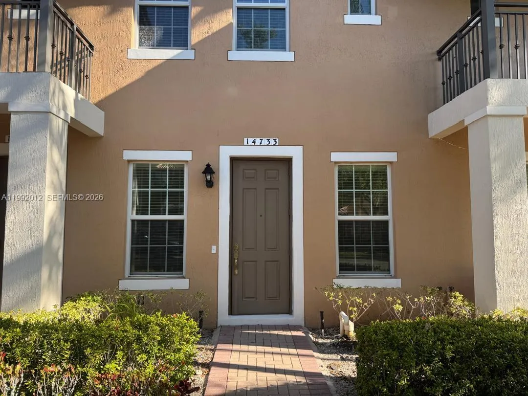 Foto de propiedad en 14733 SW 11th Street 14733, Pembroke Pines, FL 33027 Pembroke Pines con MLS# 