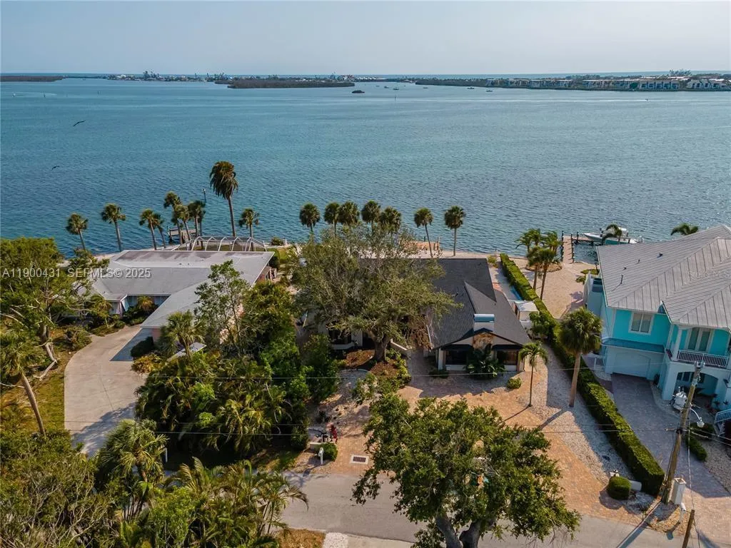 Foto de propiedad en 1476 Lemon Bay Drive, Englewood, FL 34223 Englewood con MLS# 