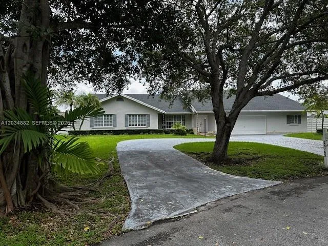Foto de propiedad en 14763 SW 152nd Place, Miami, FL 33196 Miami con MLS# 
