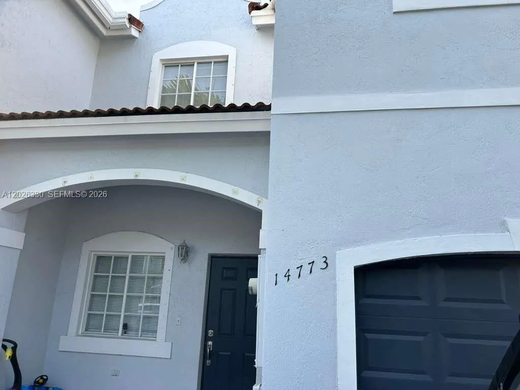 Foto de propiedad en 14773 SW 9th Lane 0, Miami, FL 33194 Miami con MLS# 