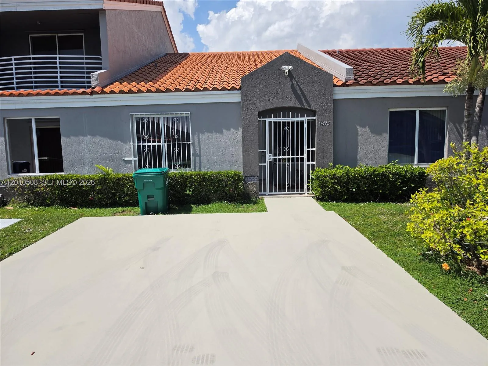 Foto de propiedad en 14775 SW 83rd Lane 14775, Miami, FL 33193 Miami con MLS# 