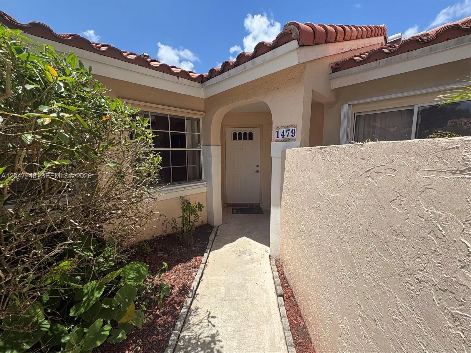 Foto de propiedad en 1479 Springside Drive, Weston, FL 33326 Weston con MLS# 