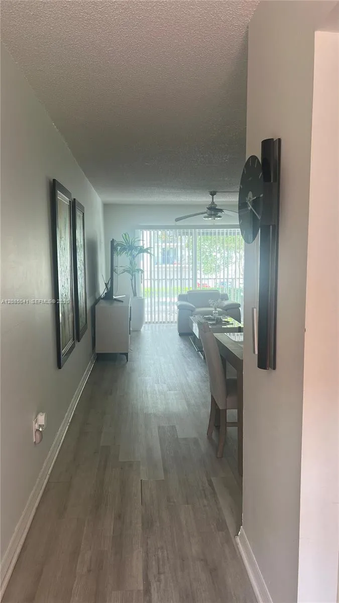 En Venta 1480 W 46th Street 210, Hialeah, FL 33012, Hialeah, FL 33012