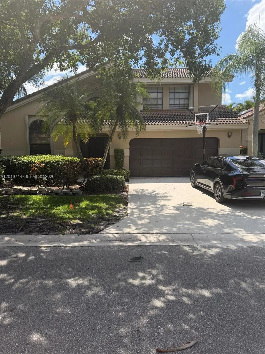 Foto de propiedad en 1481 NW 104th Avenue, Plantation, FL 33322 Plantation con MLS# 