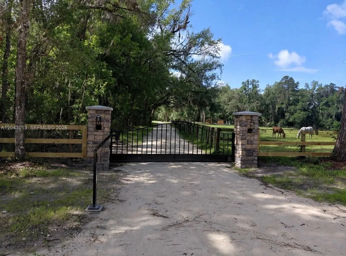 Foto de propiedad en 14810 NW 185 Street, Ocala, FL 32696 Ocala con MLS# 
