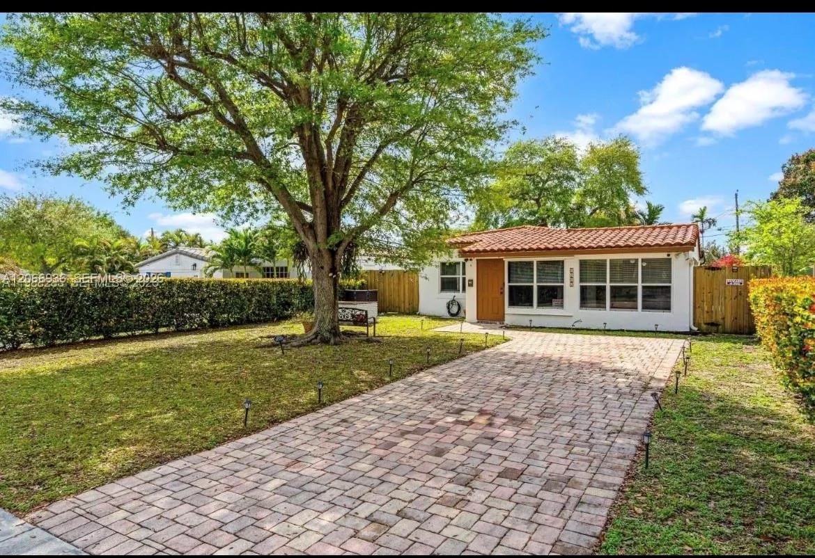 Foto de propiedad en 1482 NE 175th Street NA, North Miami Beach, FL 33162 North Miami Beach con MLS# 
