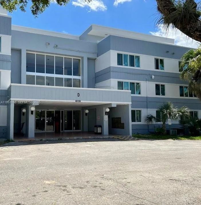 Foto de propiedad en 14820 Naranja Lakes Boulevard D2N, Homestead, FL 33032 Homestead con MLS# 