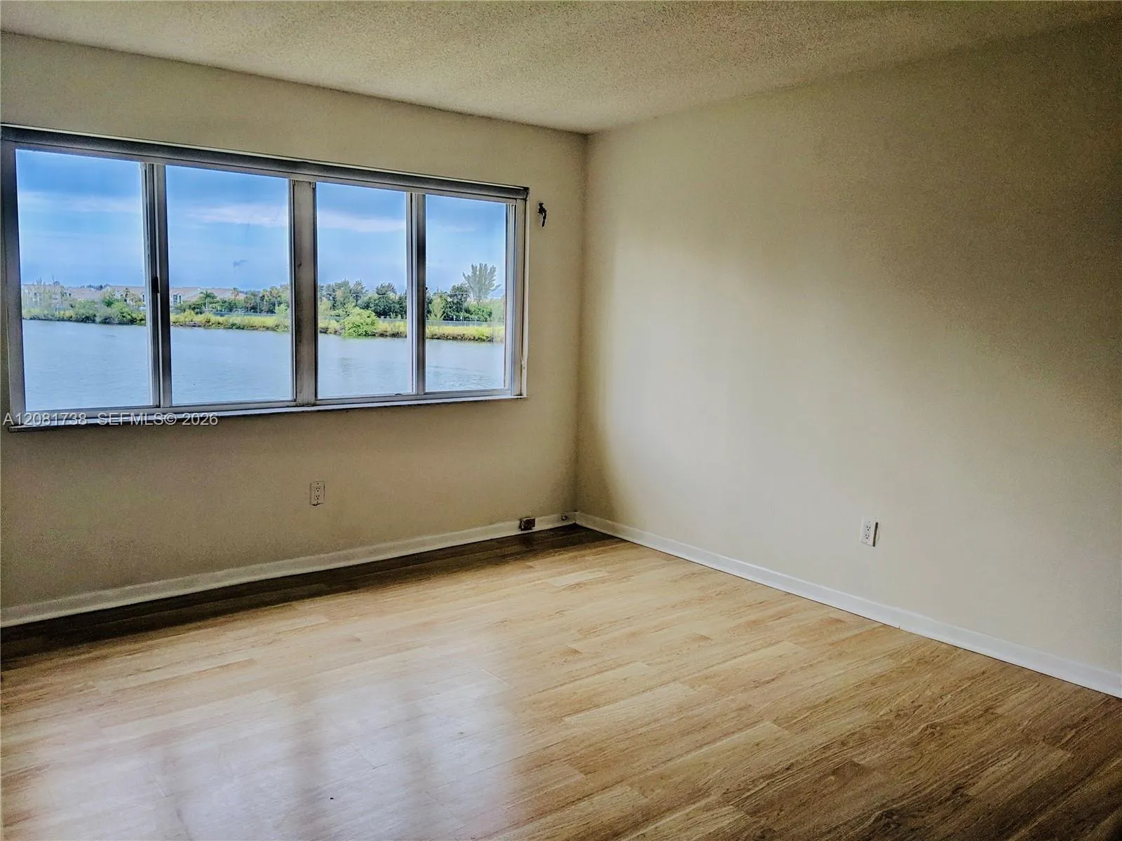 Foto de propiedad en 14820 Naranja Lakes Boulevard D3F, Homestead, FL Homestead con MLS# 